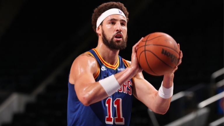 Klay Thompson podría hacer el esperado regreso el domingo ante los Cavs